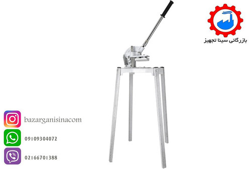 خلال کن سیب زمینی ایستاده